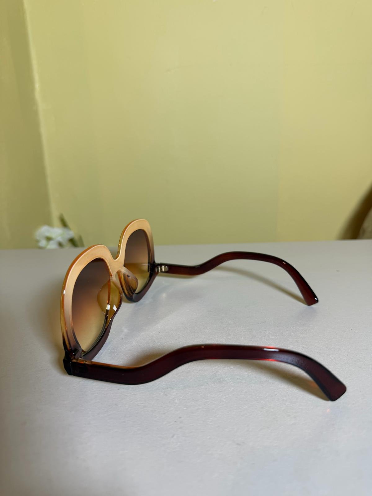 Oversized Round Frame Sunglasses – Beige & Brown Gradient Frame with Brown Gradient Lens - Image 2